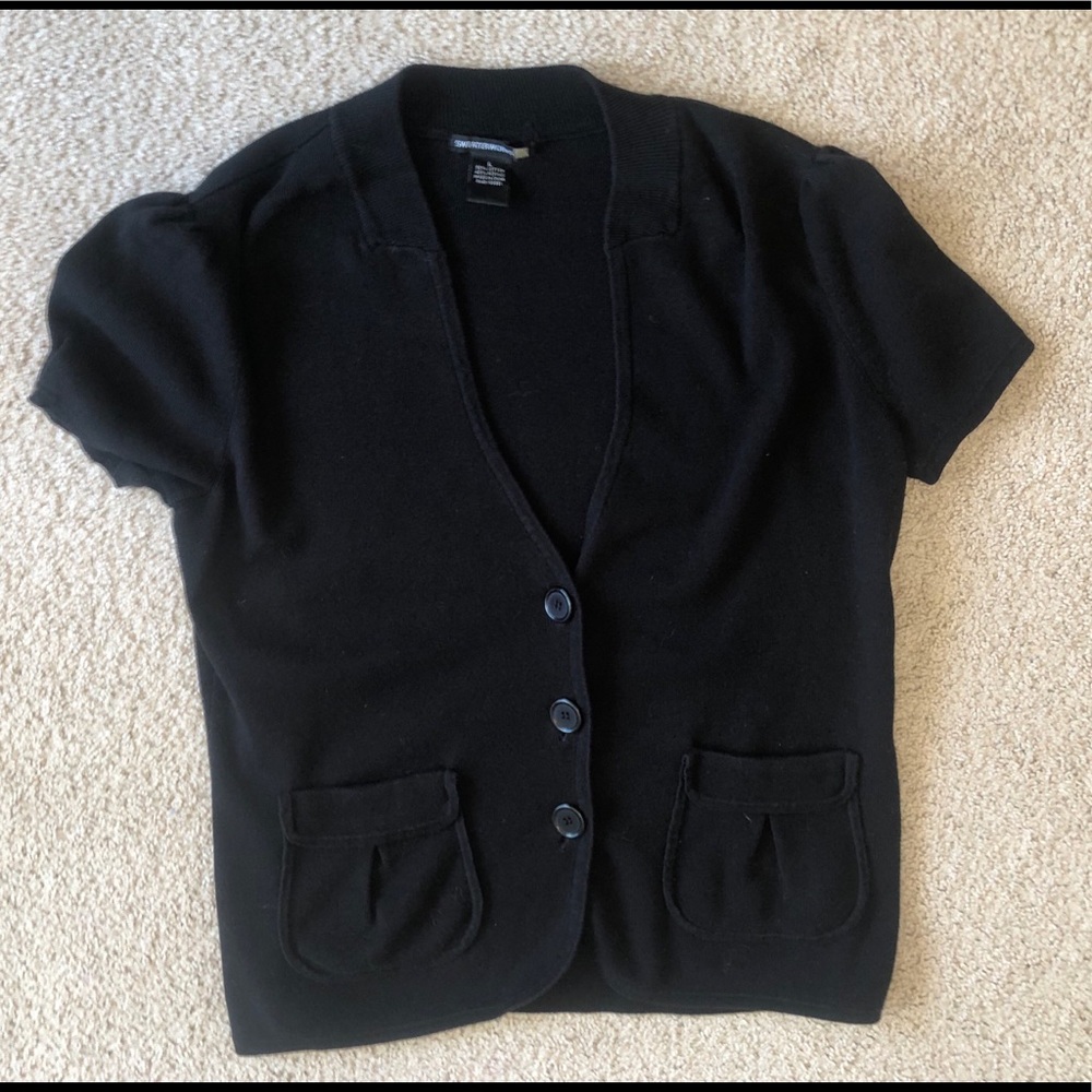 Black Short Sleeve v-neck Cardigan with Pockets